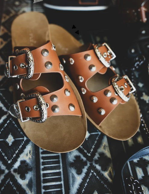 BUCKLE DOWNS SLIDES - SADDLE