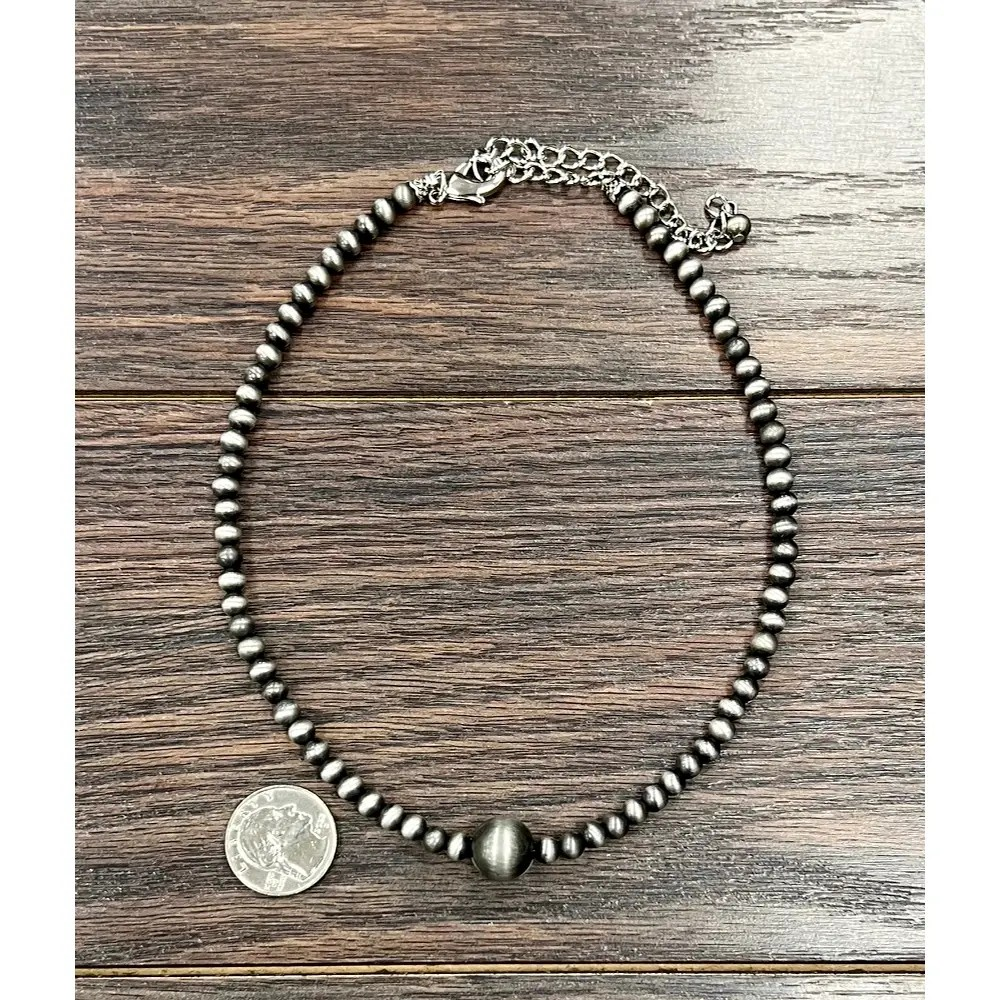 CENTER BEAD NAVAJO NECKLACE