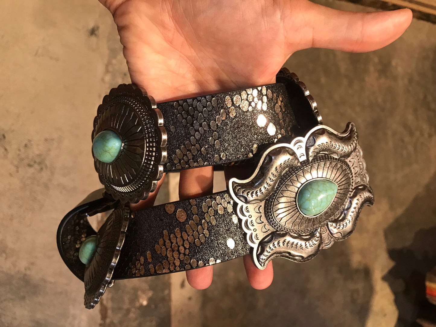 UNCOILED CONCHO BELT